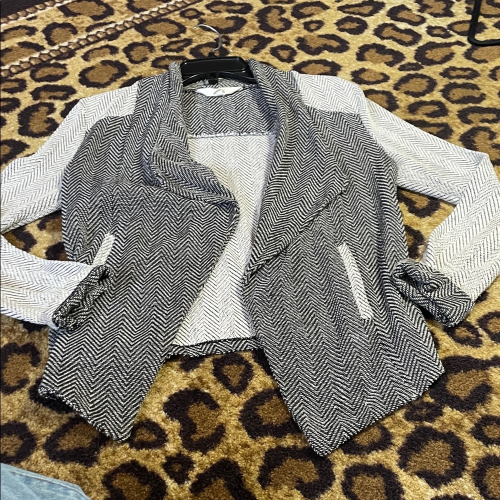 Black & White Herringbone Open-Front JacketWomen’s MediumTextured Casual Blazer